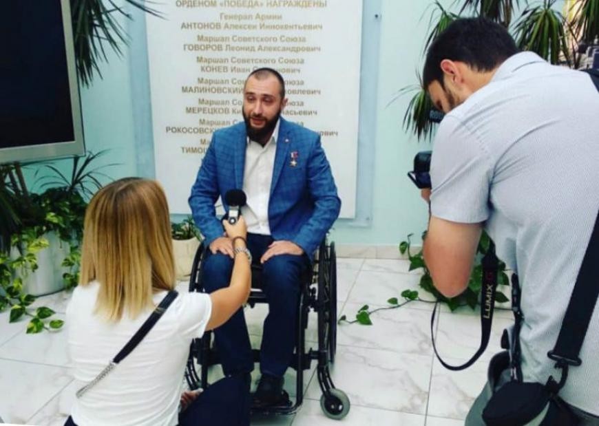 Герой России Вячеслав Воробьев дал интервью одному из телеканалов Белгорода