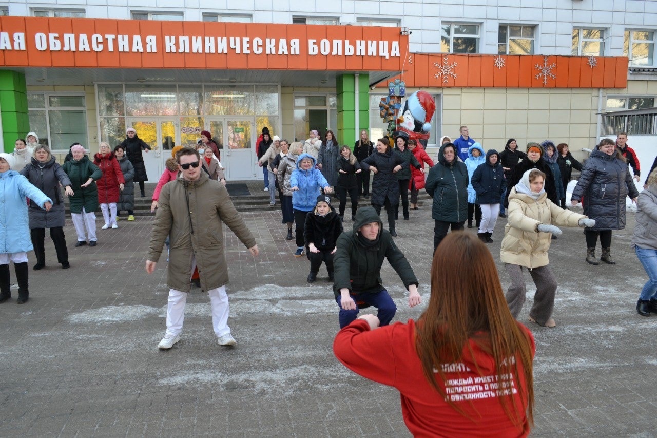 Волонтеры Белгорода поздравили медицинских работников с 8 марта