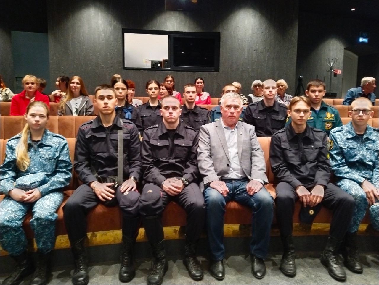 Василий Журахов встретился со студентами правоохранительного колледжа
