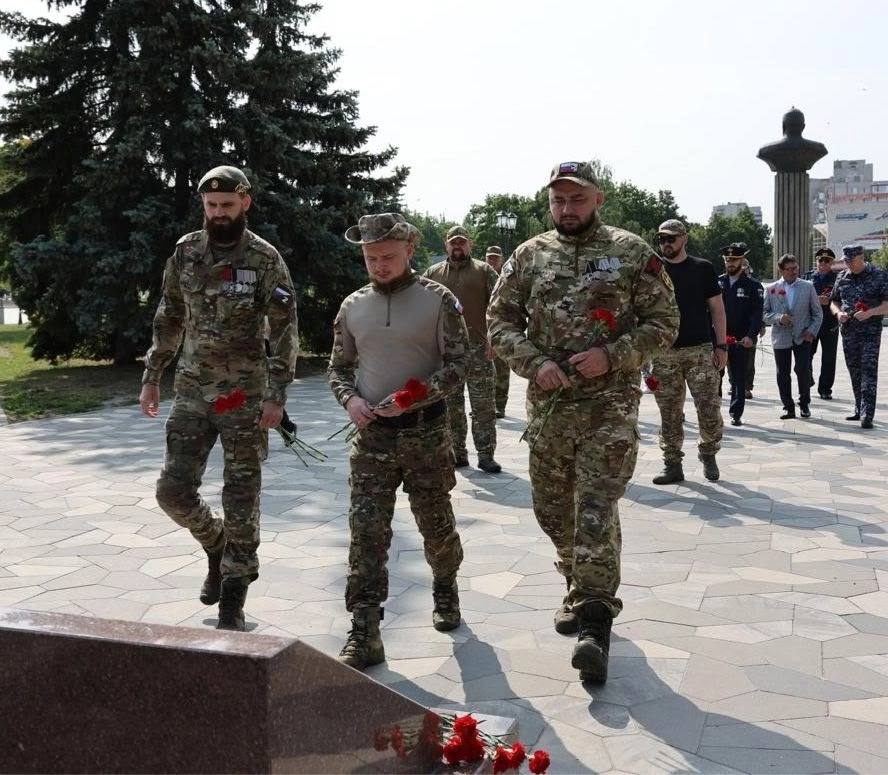 Старооскольские ветераны «БОЕВОГО БРАТСТВА» приняли участие в церемонии возложения цветов