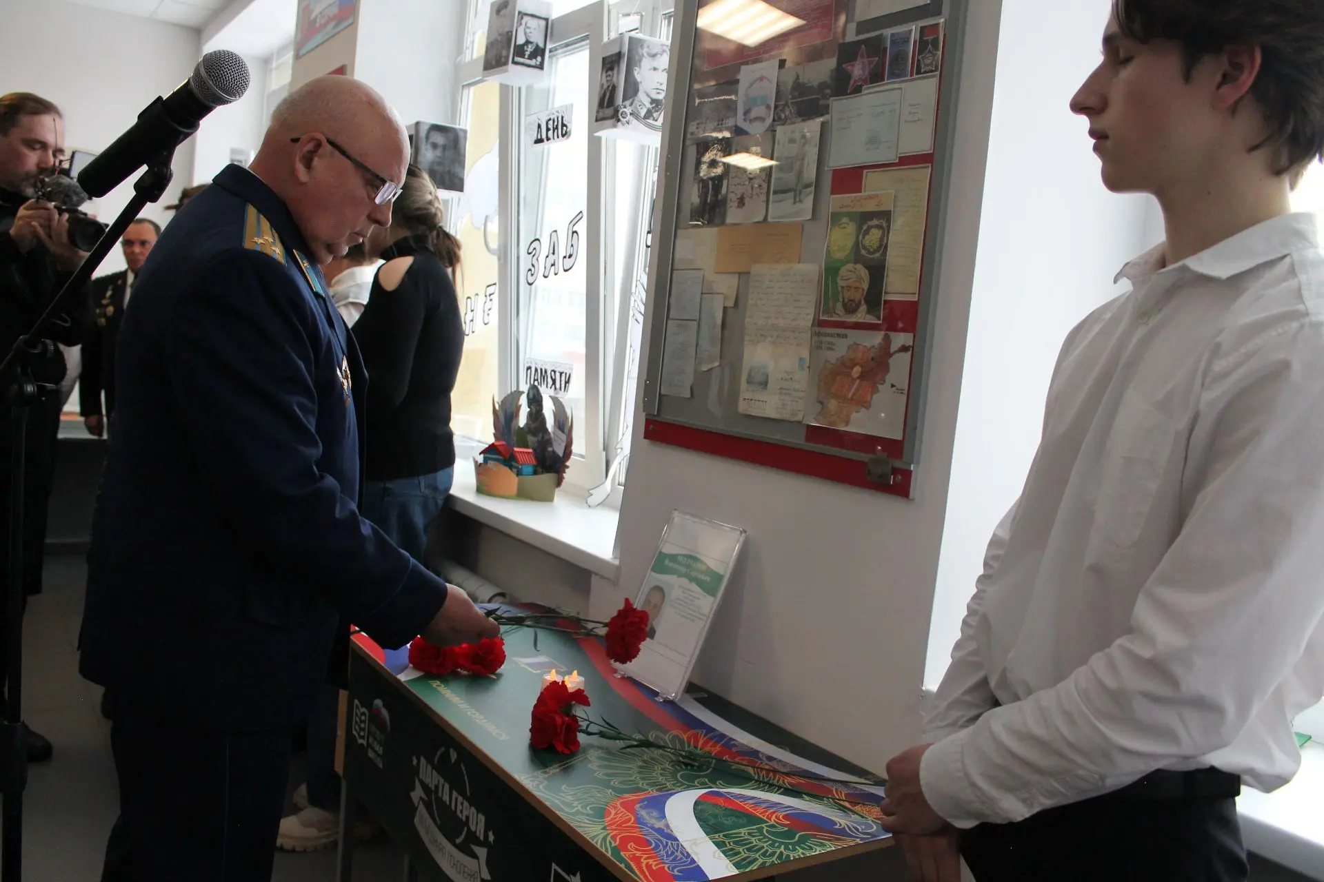 Ветеран Белгородского отделения «БОЕВОГО БРАТСТВА» принял участие в торжественном открытии уголка, посвященного героям СВО