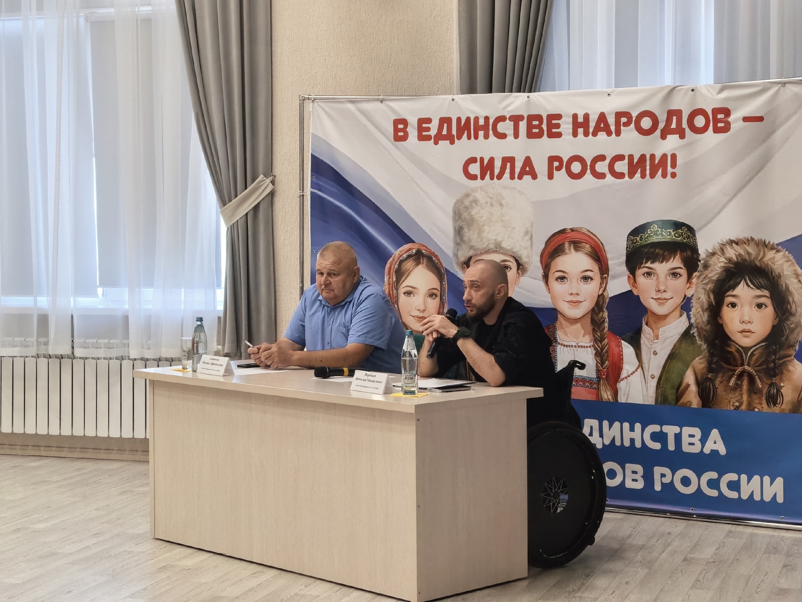Депутаты Вячеслав Воробьев и Михаил ананичем провели встречу с населением села Ольховатка в Новом Осколе