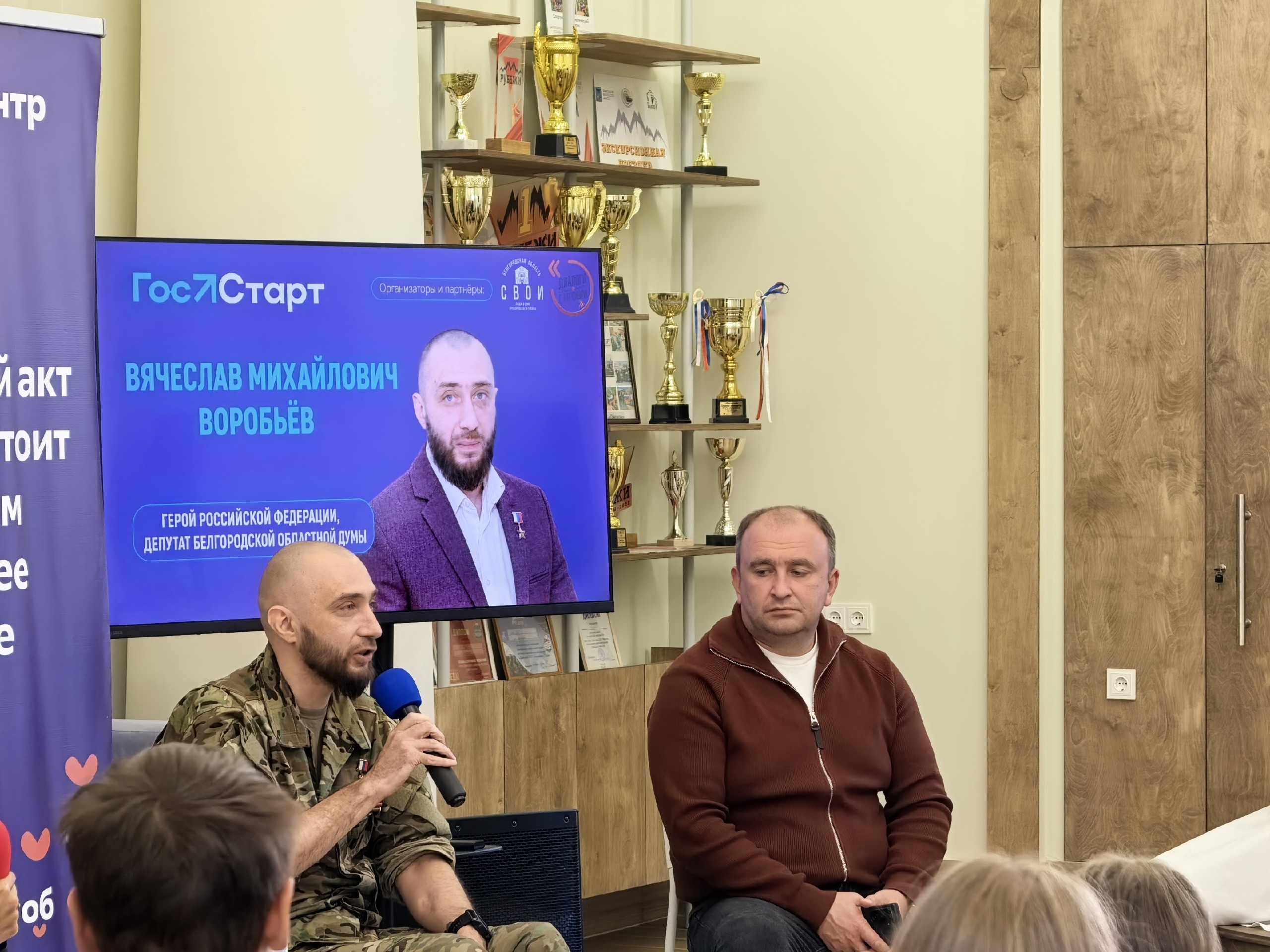 В Прохоровке прошла встреча Героя России с молодым поколением