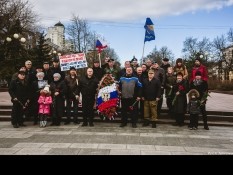 Белгородцы возложили венки и цветы к мемориалу «Вечный огонь»
