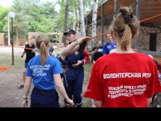 Волонтеры провели для детей в ПВР мастер-классы по пожарной безопасности и альпинизму