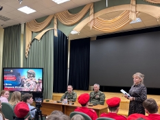 Встреча старооскольских школьников с ветеранами СВО в День героев Отечества
