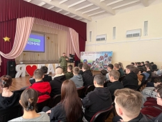 Ветеран Евгений Михайлюков пообщался со студентами на тему патриотизма