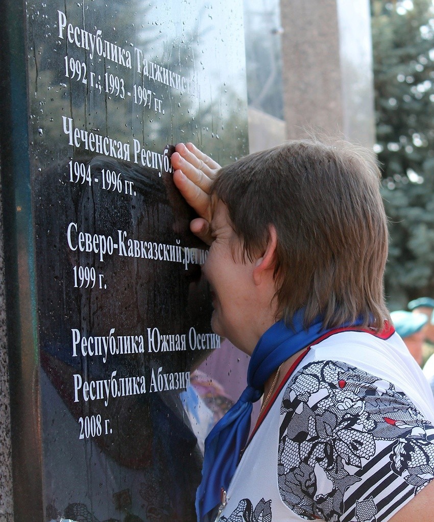 Открытие памятника, погибших в локальных воинах